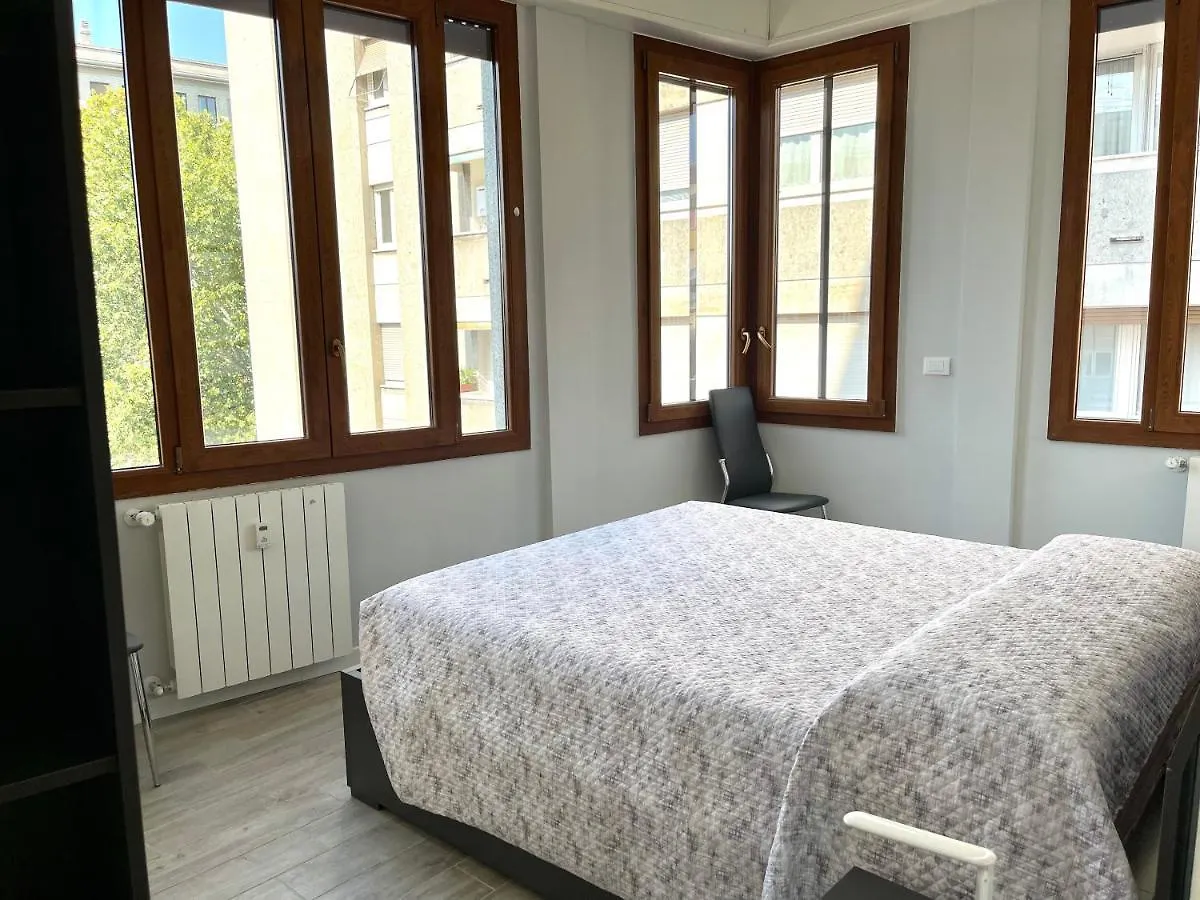 Enzo Apartment Milan 0*,  Italy